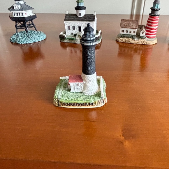 Set of 5 Mini Lighthouses - Picture 9 of 9